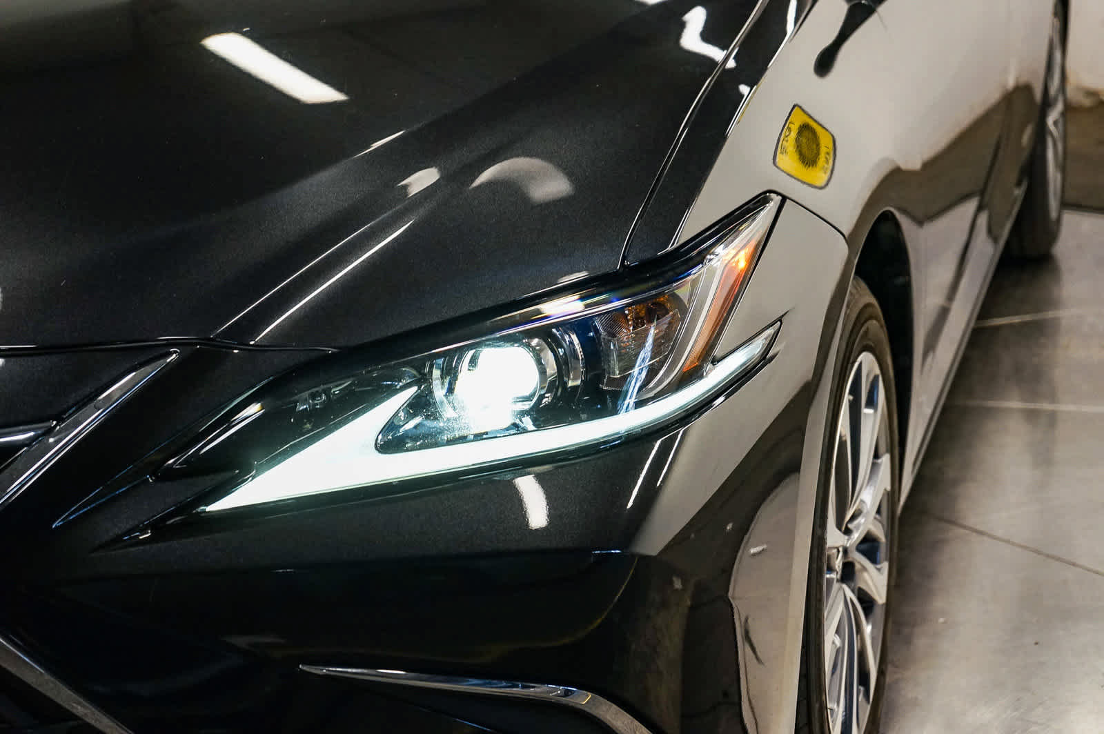 Used 2024 Lexus ES 350 w/ Accessory Package (Z2) FWD image 4