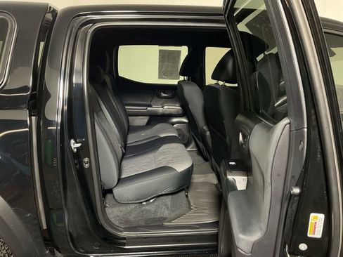 Used 2021 Toyota Tacoma TRD Off-Road AWD/4WD image 33