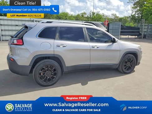 Used 2019 Jeep Cherokee Latitude Plus FWD image 4