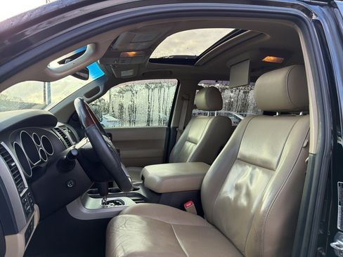 Used 2017 Toyota Sequoia Platinum image 8