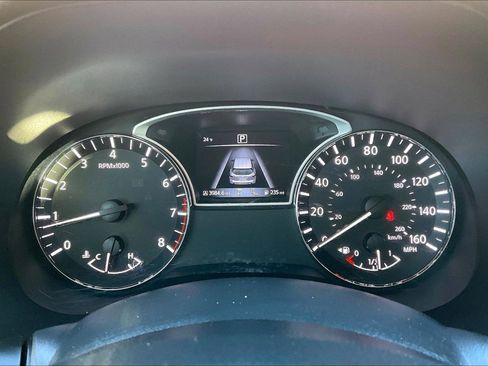 Used 2018 Nissan Pathfinder Platinum w/ Cargo Package image 23