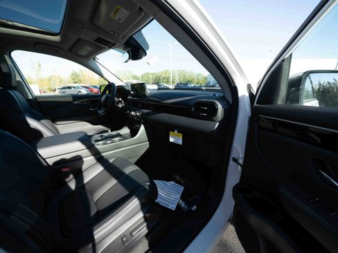 New 2025 Honda Pilot Touring image 26