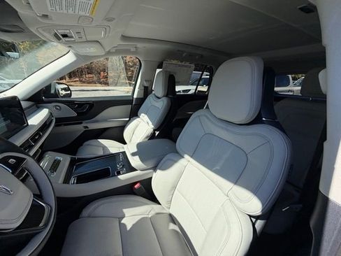 New 2026 Lincoln Aviator Reserve image 13