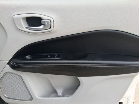 Used 2020 Jeep Compass Latitude image 31