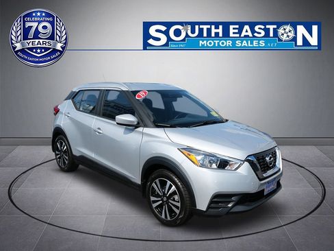 Used 2019 Nissan Kicks SV FWD image 2