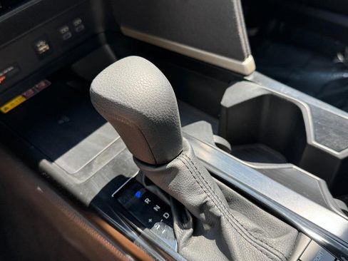 Certified 2025 Toyota Camry Hybrid image 19