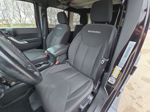 Used 2018 Jeep Wrangler Unlimited Sahara image 11