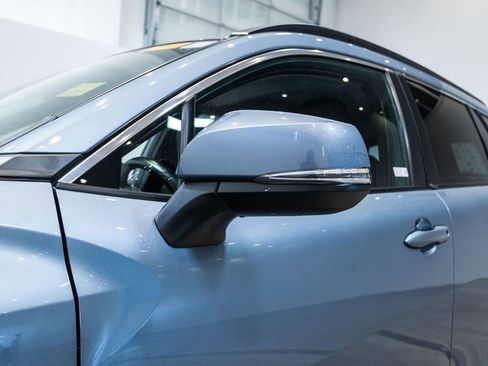 Certified 2024 Toyota Corolla Cross XLE image 9