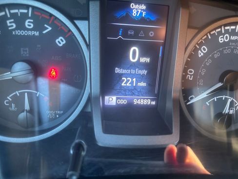 Used 2021 Toyota Tacoma TRD Off-Road w/ Technology Package AWD/4WD image 11