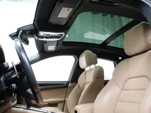 Used 2024 Porsche Macan S image 28