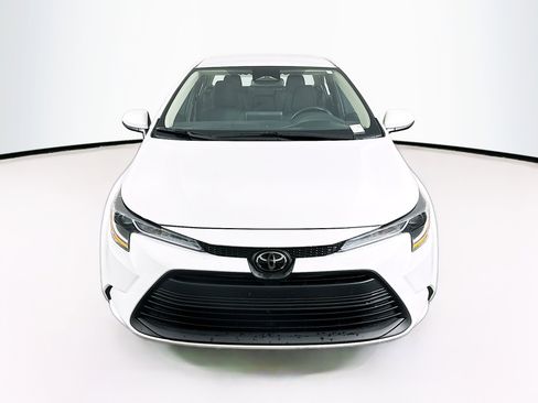 Used 2024 Toyota Corolla LE image 2