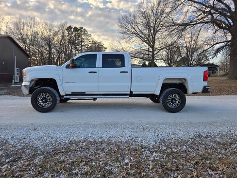 Used 2019 GMC Sierra 2500 4x4 Crew Cab image 2