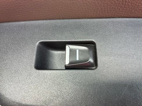 Used 2025 Honda Pilot Elite image 26