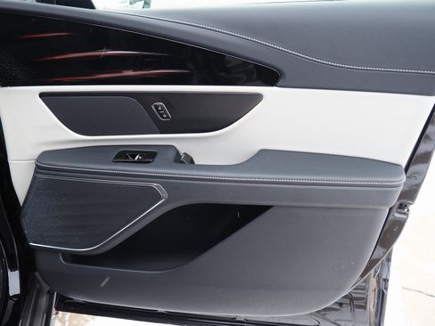 Used 2025 Lincoln Nautilus Premier image 43