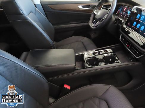 Used 2024 Volkswagen Atlas SE image 27
