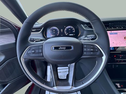 Used 2025 Jeep Grand Cherokee L Limited image 9