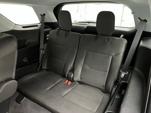 Used 2022 Ford Explorer XLT AWD/4WD image 12