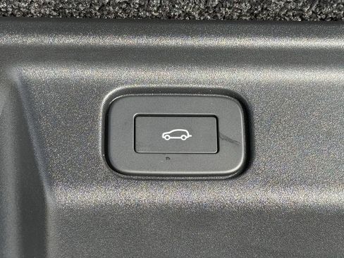 New 2025 Land Rover Range Rover SE image 39