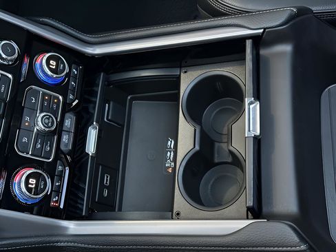 Used 2022 GMC Yukon XL Denali image 24