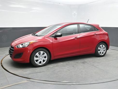 Used 2016 Hyundai Elantra GT FWD image 3