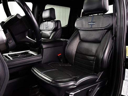 Used 2025 Ford F450 Platinum w/ FX4 Off-Road Package image 31