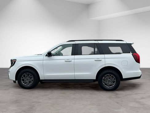 Used 2025 Ford Expedition Active AWD/4WD image 3
