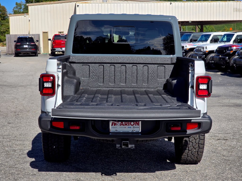 New 2026 Jeep Gladiator Rubicon w/ Rockslide Package AWD/4WD image 13