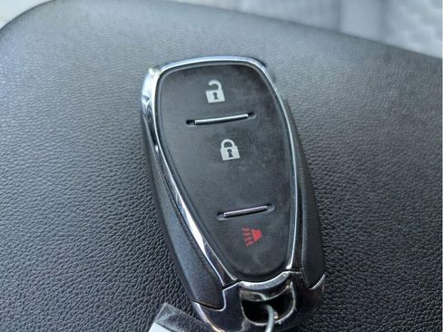 Used 2021 Chevrolet Equinox LT image 32