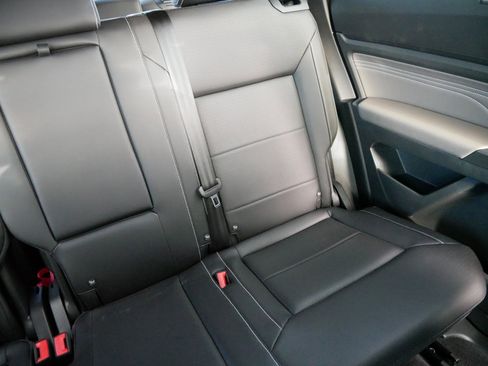 Certified 2023 Volkswagen Atlas SE image 14