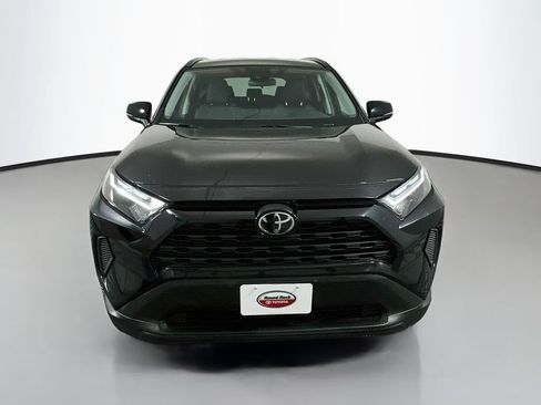 Used 2025 Toyota RAV4 XLE AWD/4WD image 2