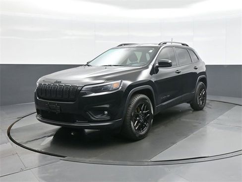 Used 2019 Jeep Cherokee Latitude w/ Cold Weather Group image 3