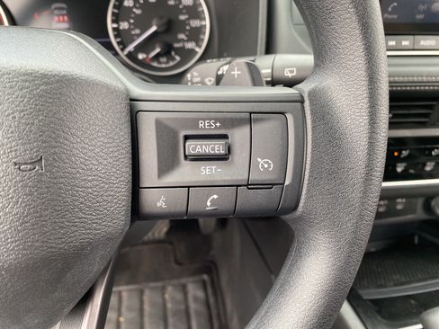 Used 2025 Nissan Rogue S AWD/4WD image 28