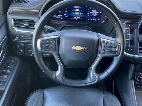Used 2024 Chevrolet Suburban LT image 5