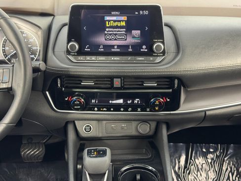 Used 2022 Nissan Rogue SV w/ SV Premium Package image 22