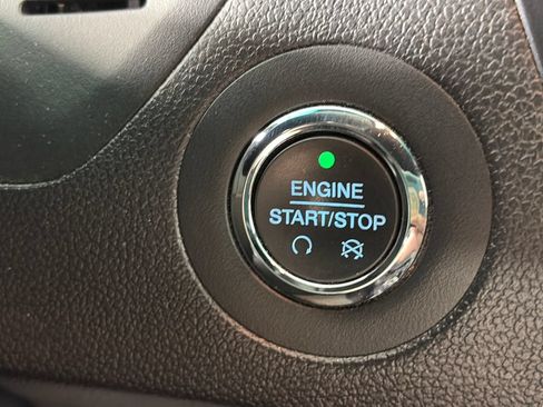 Used 2017 Ford Explorer XLT w/ Equipment Group 202A AWD/4WD image 23