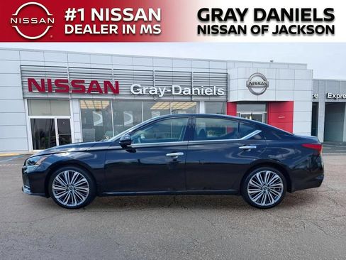 Certified 2025 Nissan Altima 2.5 SL FWD image 5