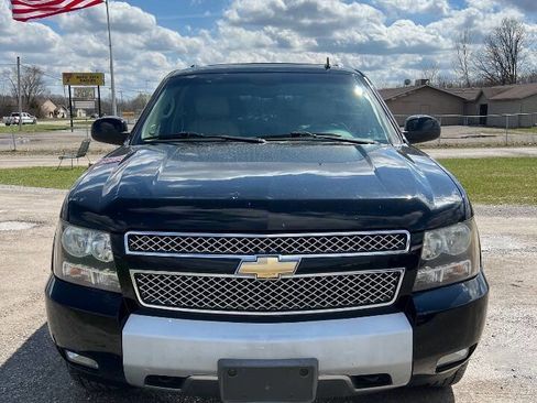 Used 2011 Chevrolet Suburban LT image 3