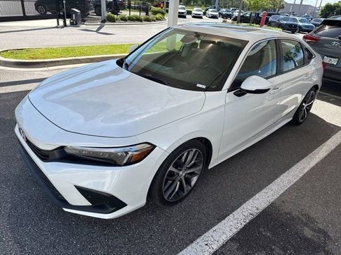 Used 2022 Honda Civic Touring image 2