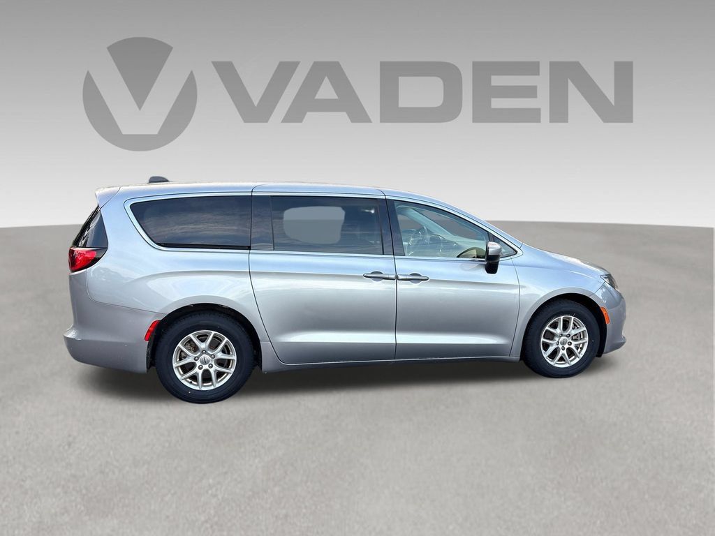 Used 2021 Chrysler Voyager LX FWD image 28