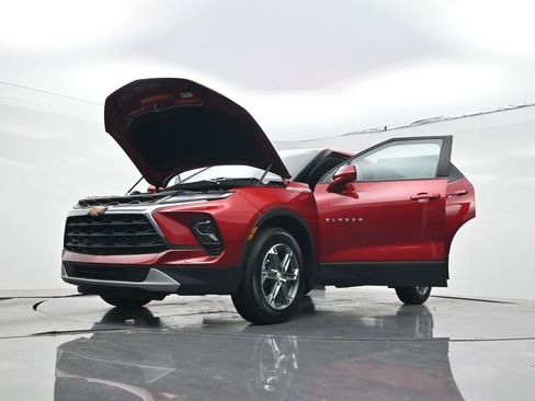 Used 2025 Chevrolet Blazer LT AWD/4WD image 31