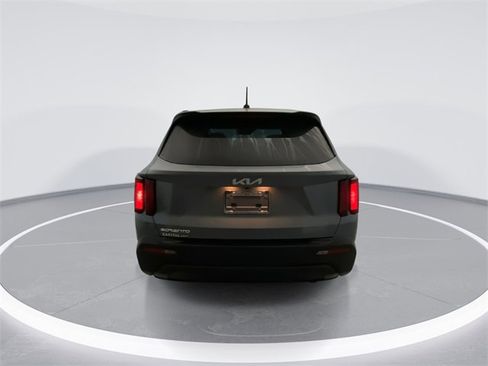 Used 2023 Kia Sorento LX image 3