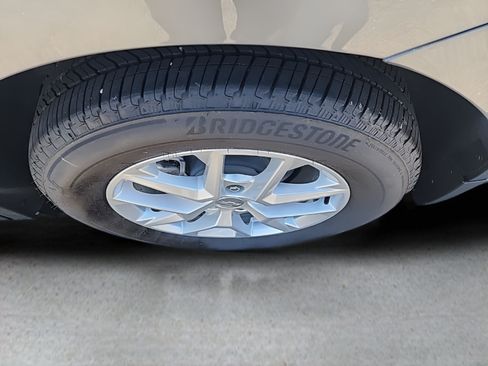 Used 2024 Chevrolet Equinox LT w/ LPO, Floor Liner Package AWD/4WD image 21