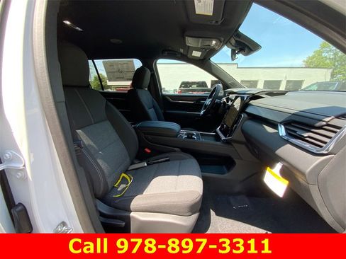 New 2025 GMC Acadia Elevation image 27