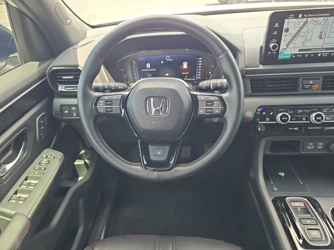 Certified 2025 Honda Pilot Black Edition image 10