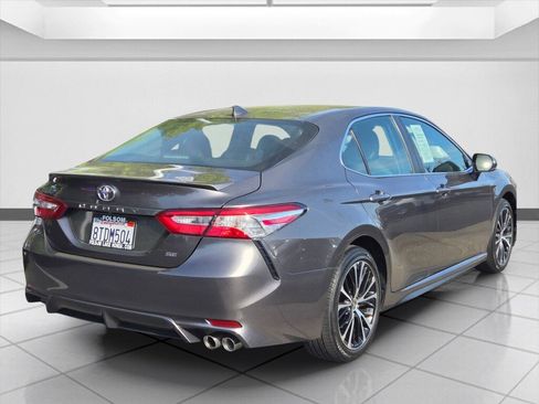 Used 2020 Toyota Camry SE FWD image 5