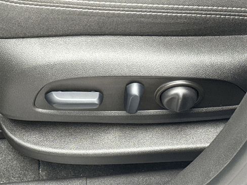 Used 2023 GMC Terrain SLE w/ Driver Convenience Package image 16