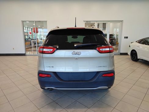 Used 2015 Jeep Cherokee Limited AWD/4WD image 3