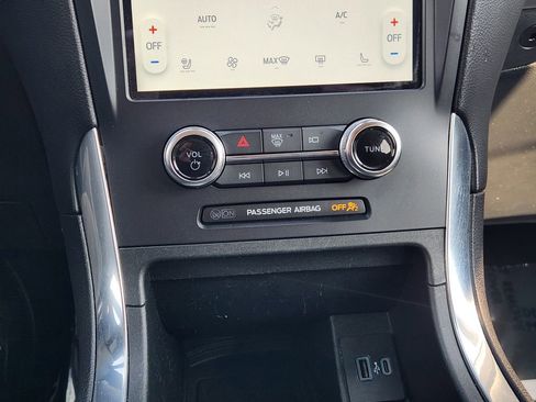 Used 2024 Ford Edge Titanium image 17