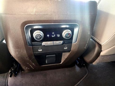 Used 2023 GMC Yukon XL SLT image 28