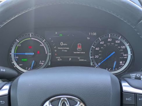 Used 2021 Toyota Highlander Limited FWD image 25